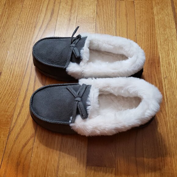Moccasin Slippers with Memory Foam - Picture 4 of 4